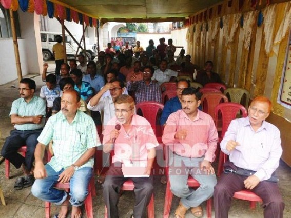 BSNL employees sit on protest 